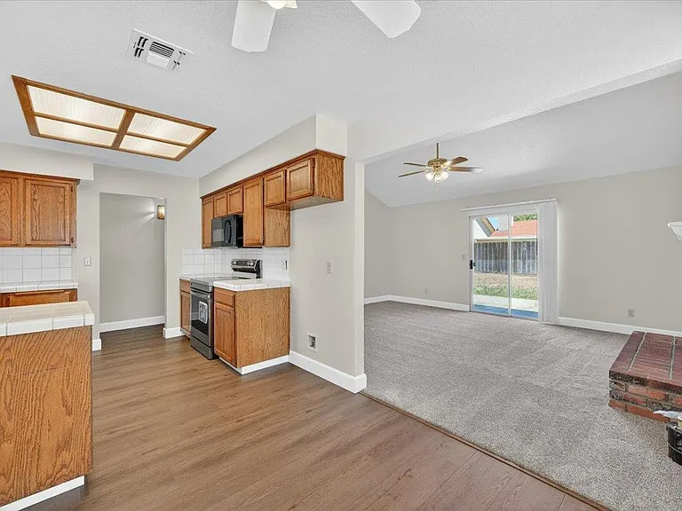 2176 E Decatur Ave — Photo 9