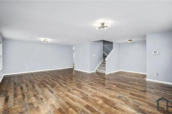 5 bed, 3233 sqft, $3,800 — Photo 4
