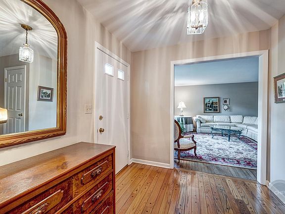 3rd image of 6S143 Canterbury Ct