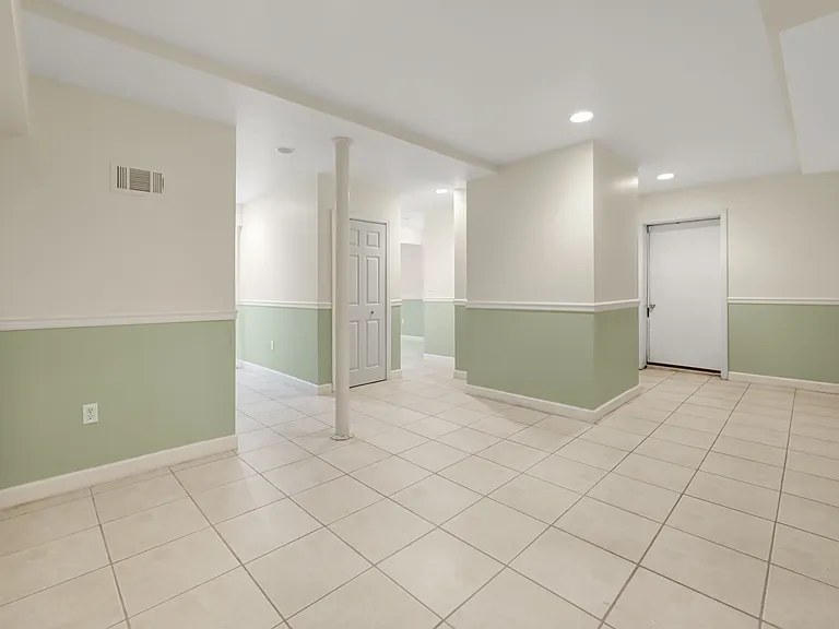 831 Pascack Rd — Photo 25