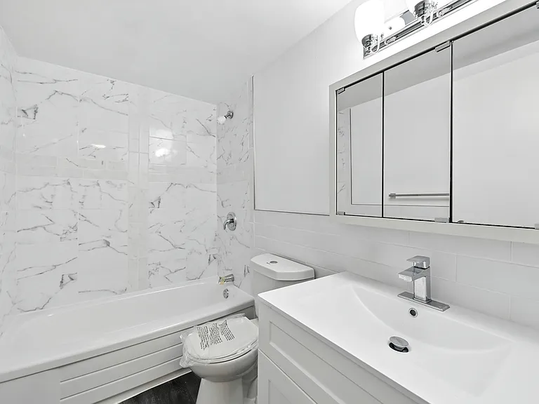 70 Jerome Cres — Photo 9