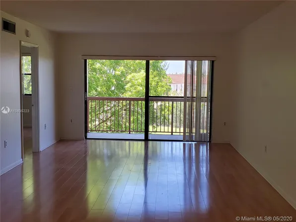 10227 NW 9th Street Cir #3043, Miami, FL 33172