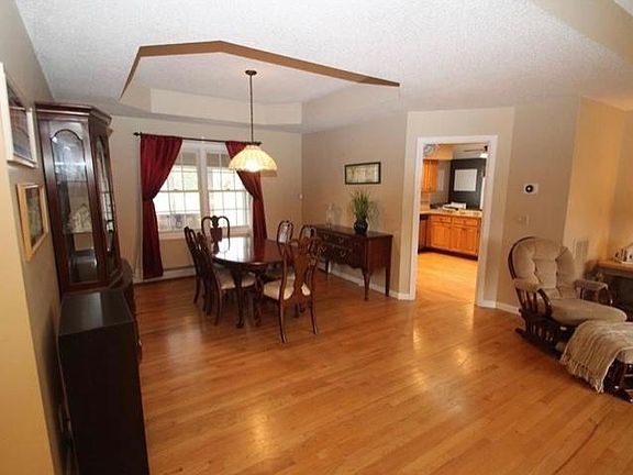 5th image of 40 Charlotte Dr