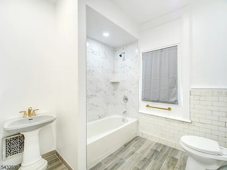444 N Broad St — Photo 14