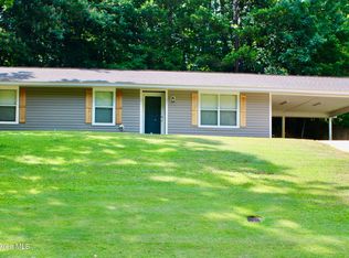 230 Brookside Dr, Alexander City, AL 35010