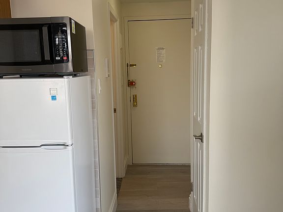 4th image of 250 W 100th St #1514