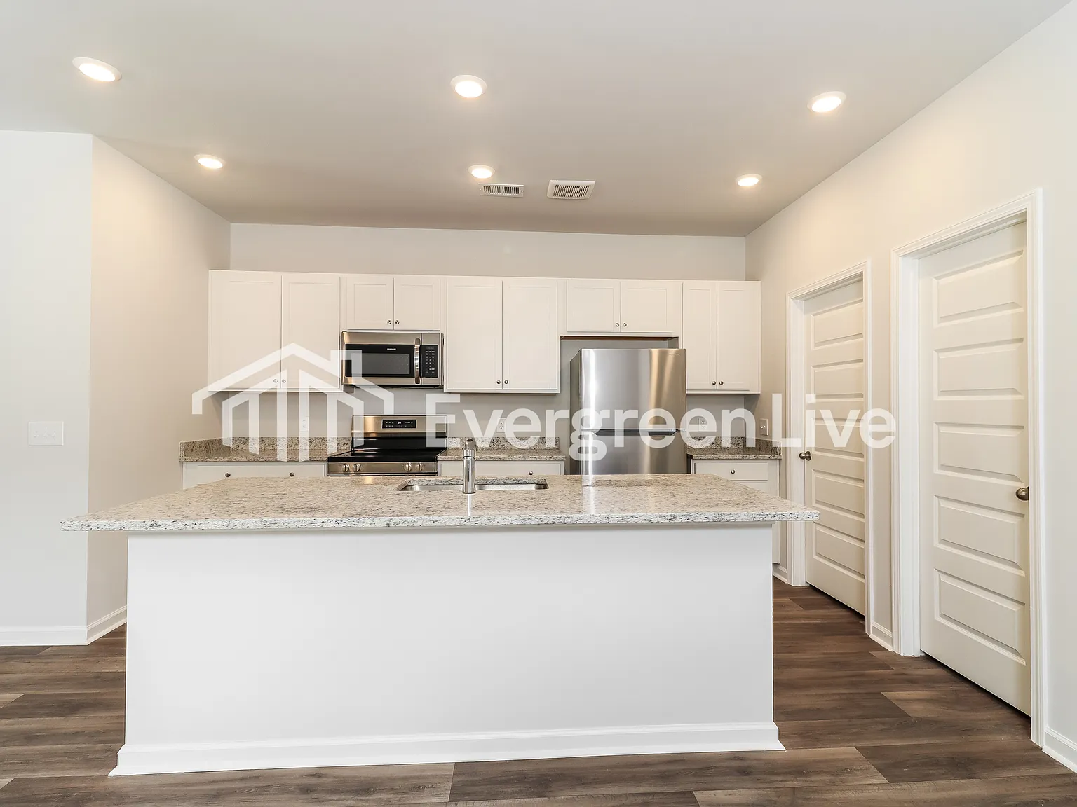 5 bed, 2.5 bath, 2359 sqft, $2,470 — Photo 4