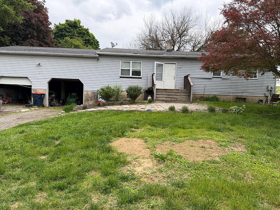 1st image of 548 Wacousta Ct