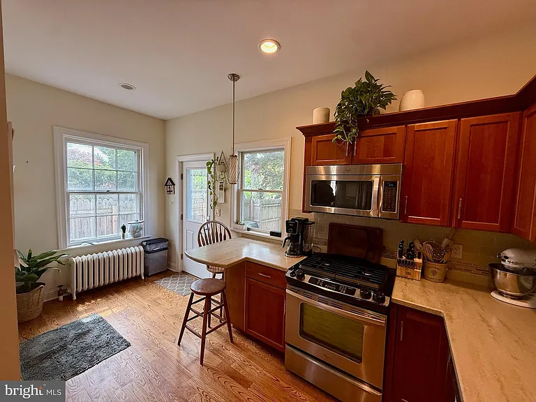 221 W Court St — Photo 5