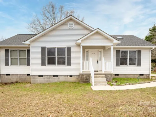 3035 Pratt St, Sharon, SC 29742