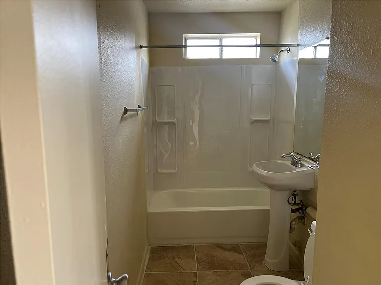 1201 Gillette St #4 — Photo 12