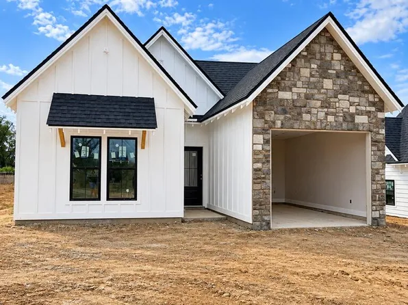 6 Nelli St, Phenix City, AL 36870