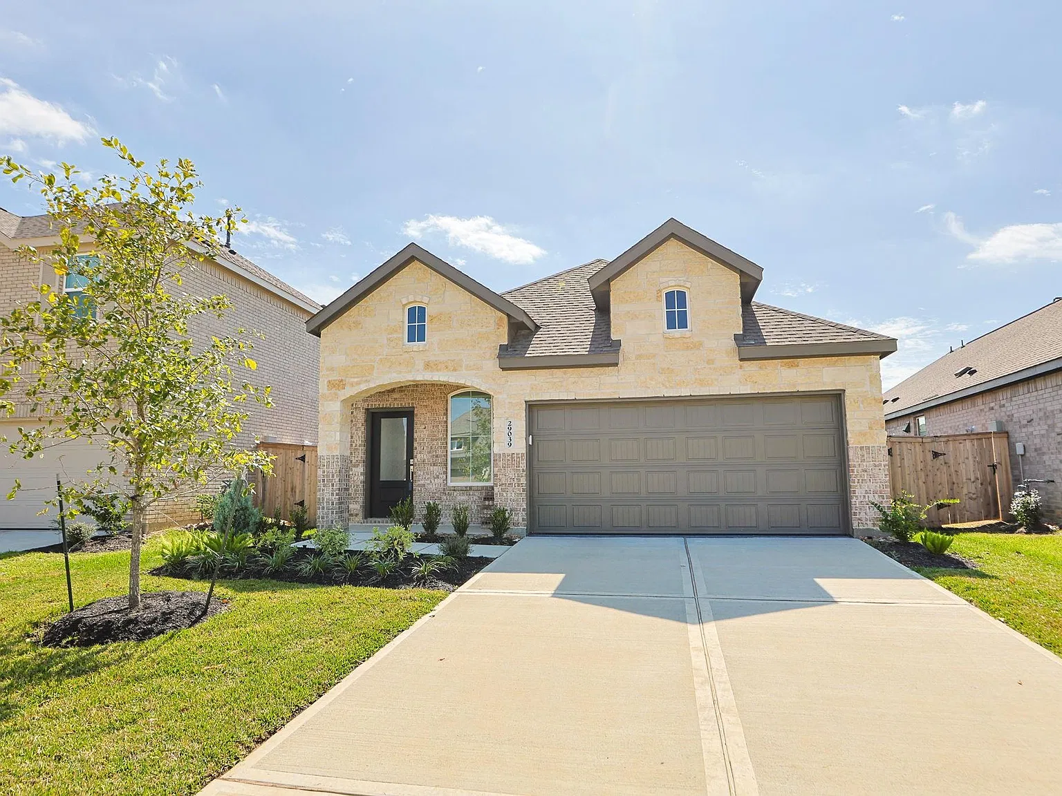 4 bed, 3.0 bath, 1875 sqft, $2,400 — Photo 2