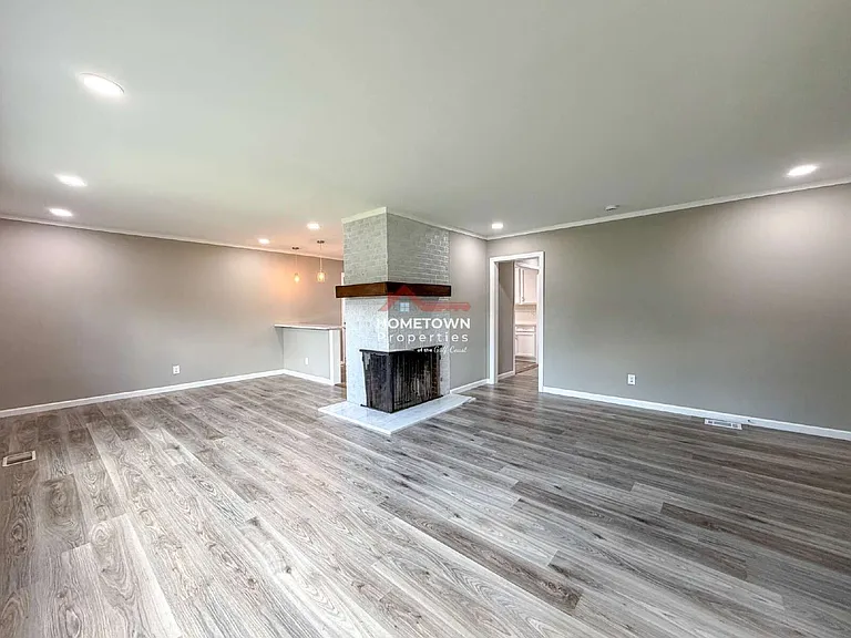 1815 Hallmark Dr — Photo 3