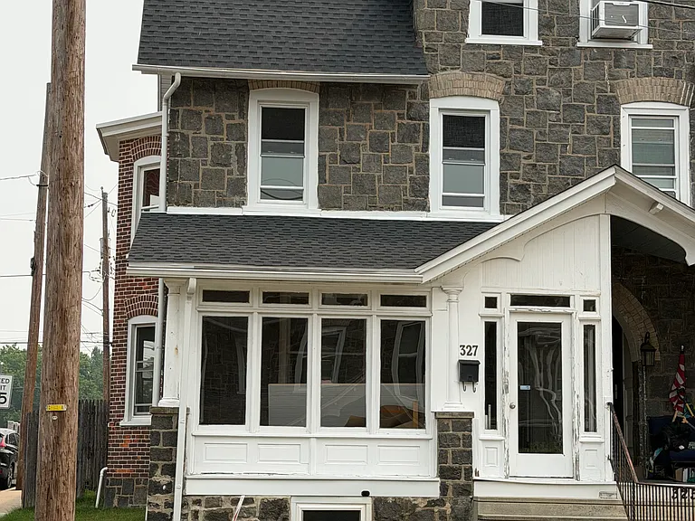 327 Race St — Photo 1