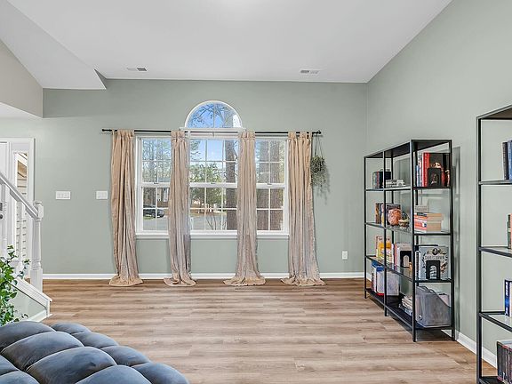 4th image of 7 Indian Head Ct
