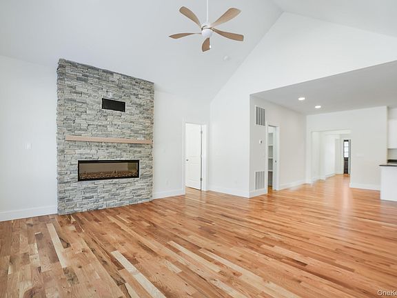 4th image of 6 Roundhill Road