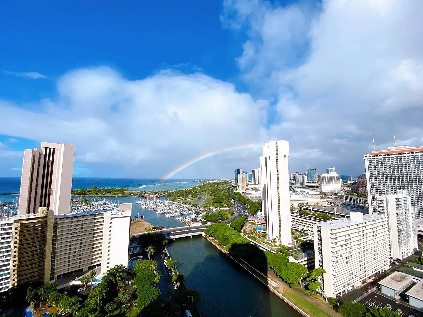 Fully Furnished 2 bedroom unit in Waikiki! — Photo 4