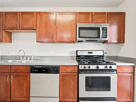 3rd image of 2233 S Highland Ave #H-0107
