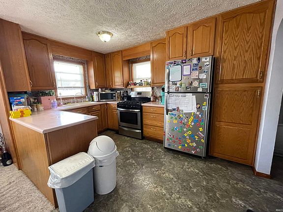 4th image of 1656 W Green St