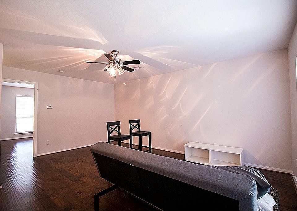 1st image of 5343 Richmond Ave #32