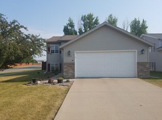 1007 Sheyenne Park Pl, West Fargo, ND 58078