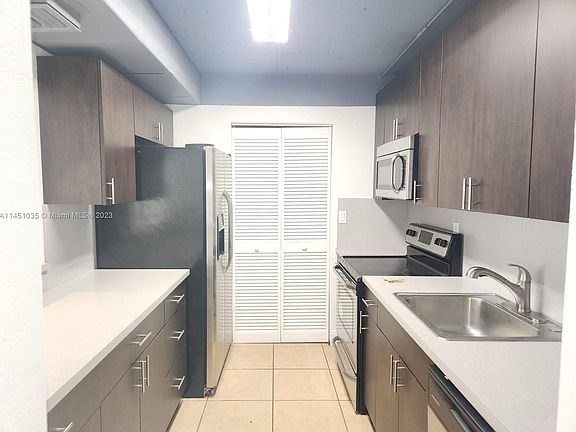 4th image of 240 Lakeview Dr APT 309