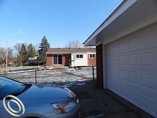 5th image of 7459 Hartel St