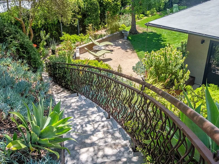 8967 Wonderland Park Ave — Photo 47