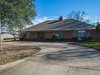 Building Photo - 2100 Cloverleaf Pl