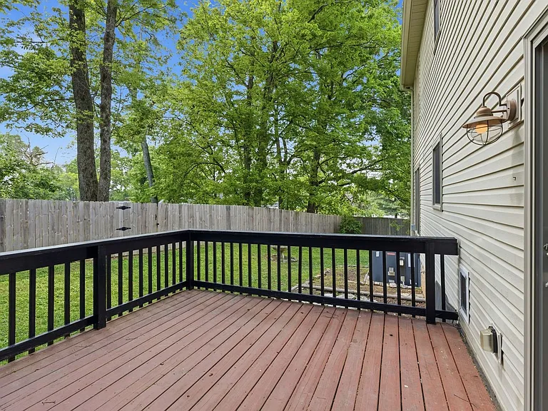 913 Magnolia Ct W — Photo 29