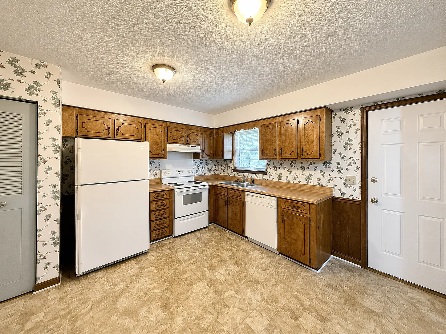 2 bed, 1.5 bath, 1000 sqft, $1,200 — Photo 3