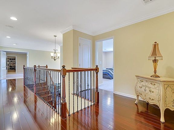 4th image of 1822 Charlton Cir