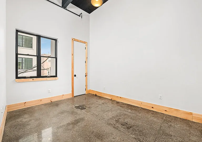 255 18th St #303 — Photo 3