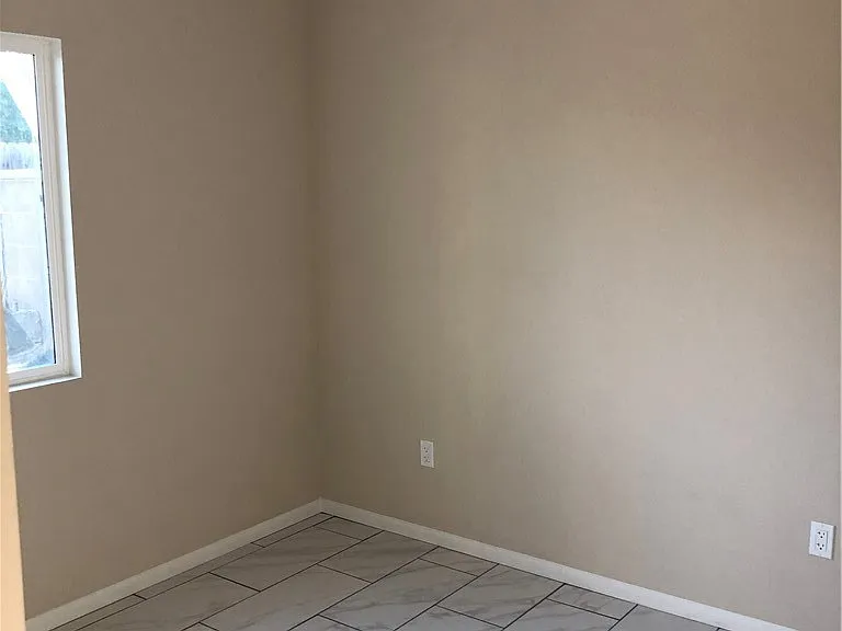 3616 W Victory Blvd — Photo 10