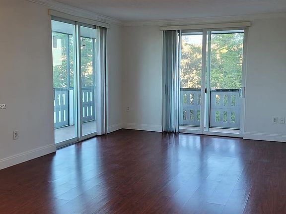 5th image of 919 Hillcrest Dr APT 515