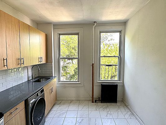 4th image of 538 Driggs Ave APT 3L
