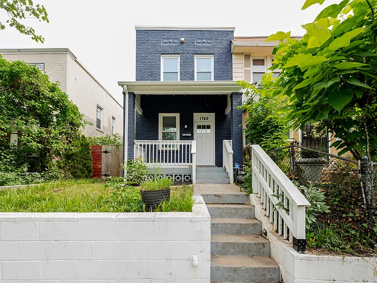 1742 L St NE — Photo 33