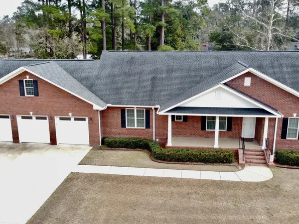 128 Arena Drive, Lake Waccamaw, NC 28450