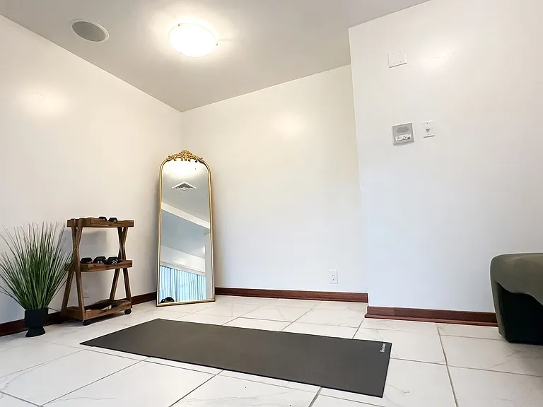238 Portlock Rd — Photo 23