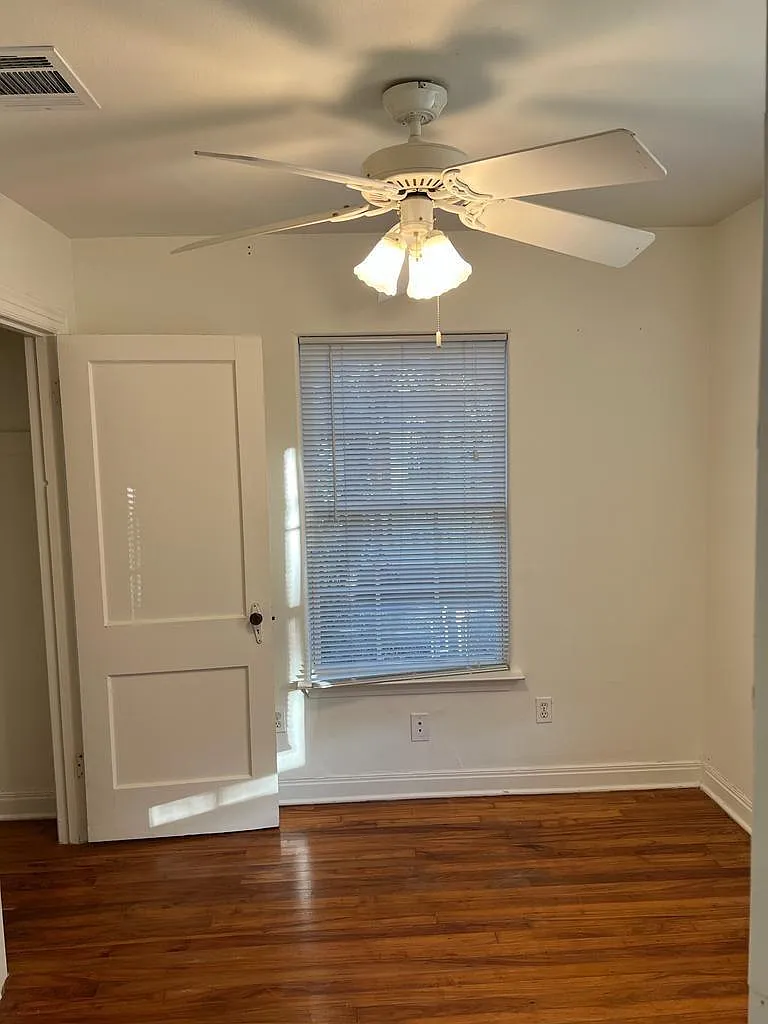 5 bed, 2.0 bath, 1334 sqft, $3,000 — Photo 4