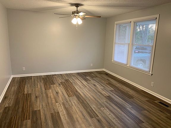 3rd image of 581 Donna Dr