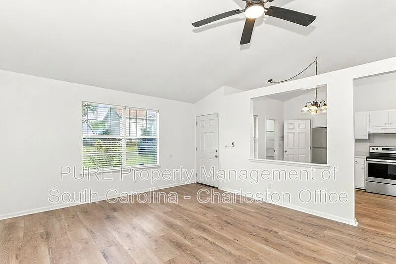 3 bed, 2.0 bath, 1193 sqft, $2,200 — Photo 4