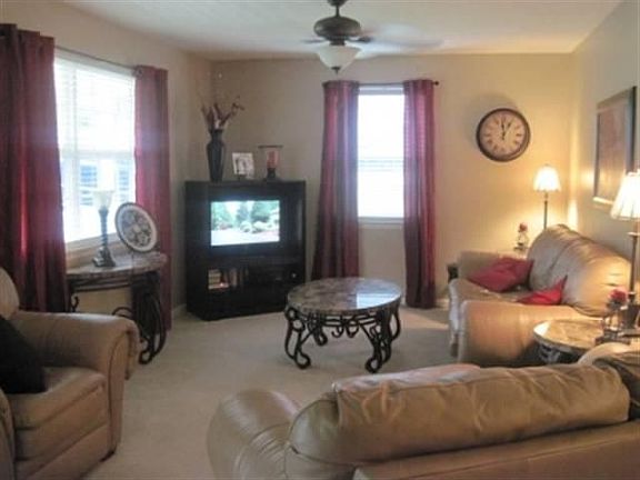 2nd image of 208 Smyrna Dr