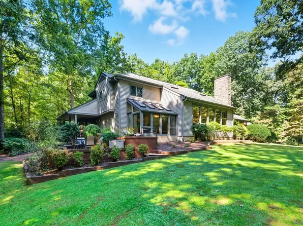 2227 Graystone Ln, Chapel Hill, NC 27514