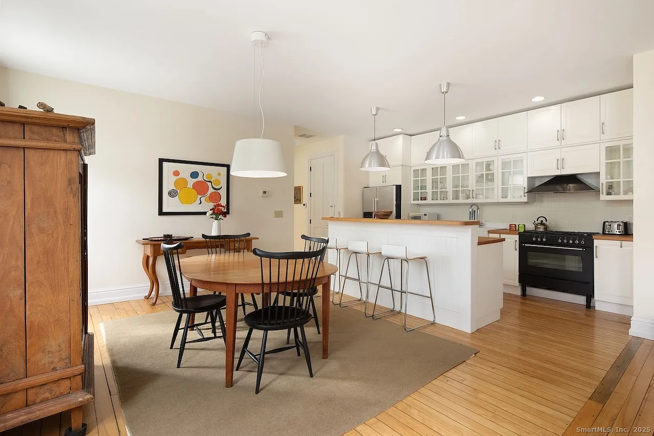 2 bed, 2.0 bath, 925 sqft, $3,850 — Photo 3