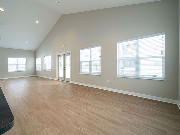 4-web-or-mls-2111-heyboer-dr_12092024