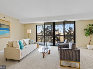 1016 S Wayne St APT 303, Arlington, VA 22204