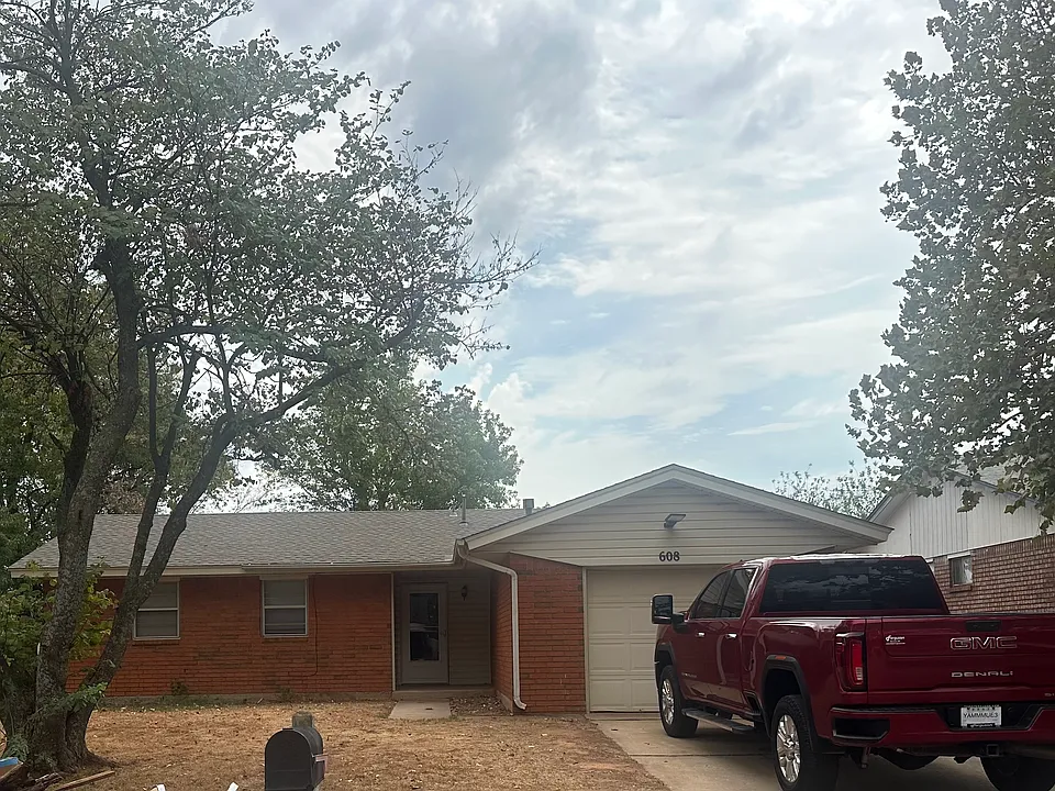 608 W Carson Dr