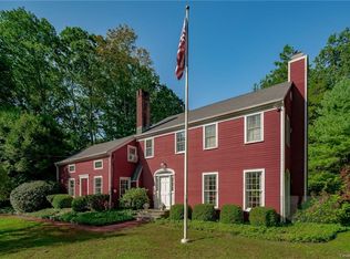 101 Round Hill Rd, Armonk, NY 10504